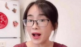 年轻网红妈妈吃瓜图片,萌娃表情引网友热议